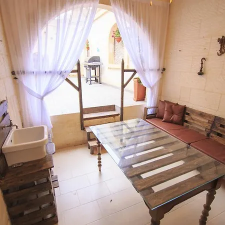 Ta Tumasa Farmhouse * Nadur