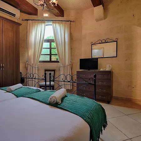 Ta Tumasa Farmhouse Bed & Breakfast Nadur