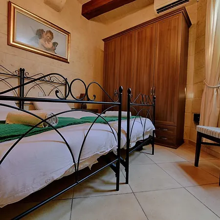 Bed & Breakfast Ta Tumasa Farmhouse